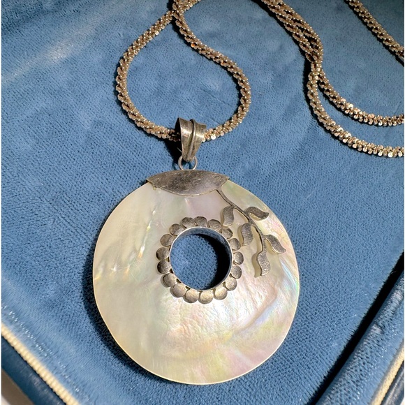 Vintage Mother of Pearl Sterling Silver 925 Pendant. Leaves & dotted design - Picture 10 of 13